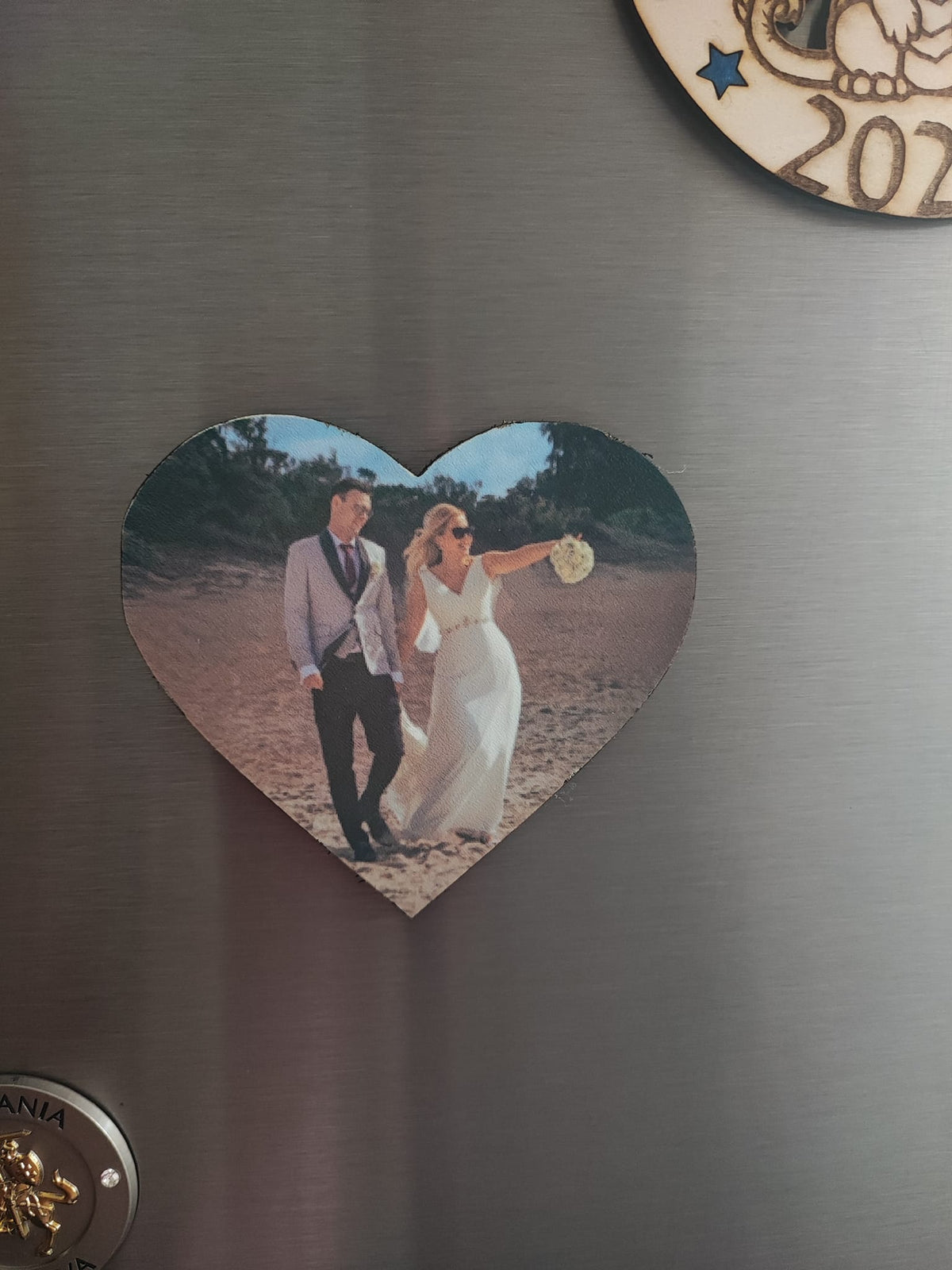 Mediniai magnetukai su Jūsų nuotrauka – personalizuota dovana