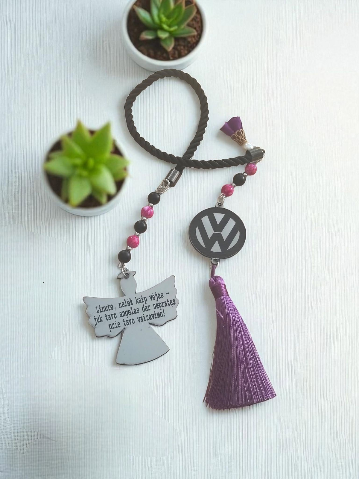 Personalizuojamas automobilio pakabukas – angelo ir kitų formų pavyzdys