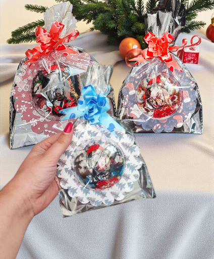 🎁 Mini Holiday Gift Bubble – Sweet Treats & Lucky Magnet